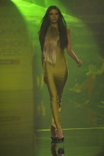Model walk the ramp for Shrivan Naresh show at Lakme Fashion Week Day 4 on 6th Aug 2012 (73).JPG